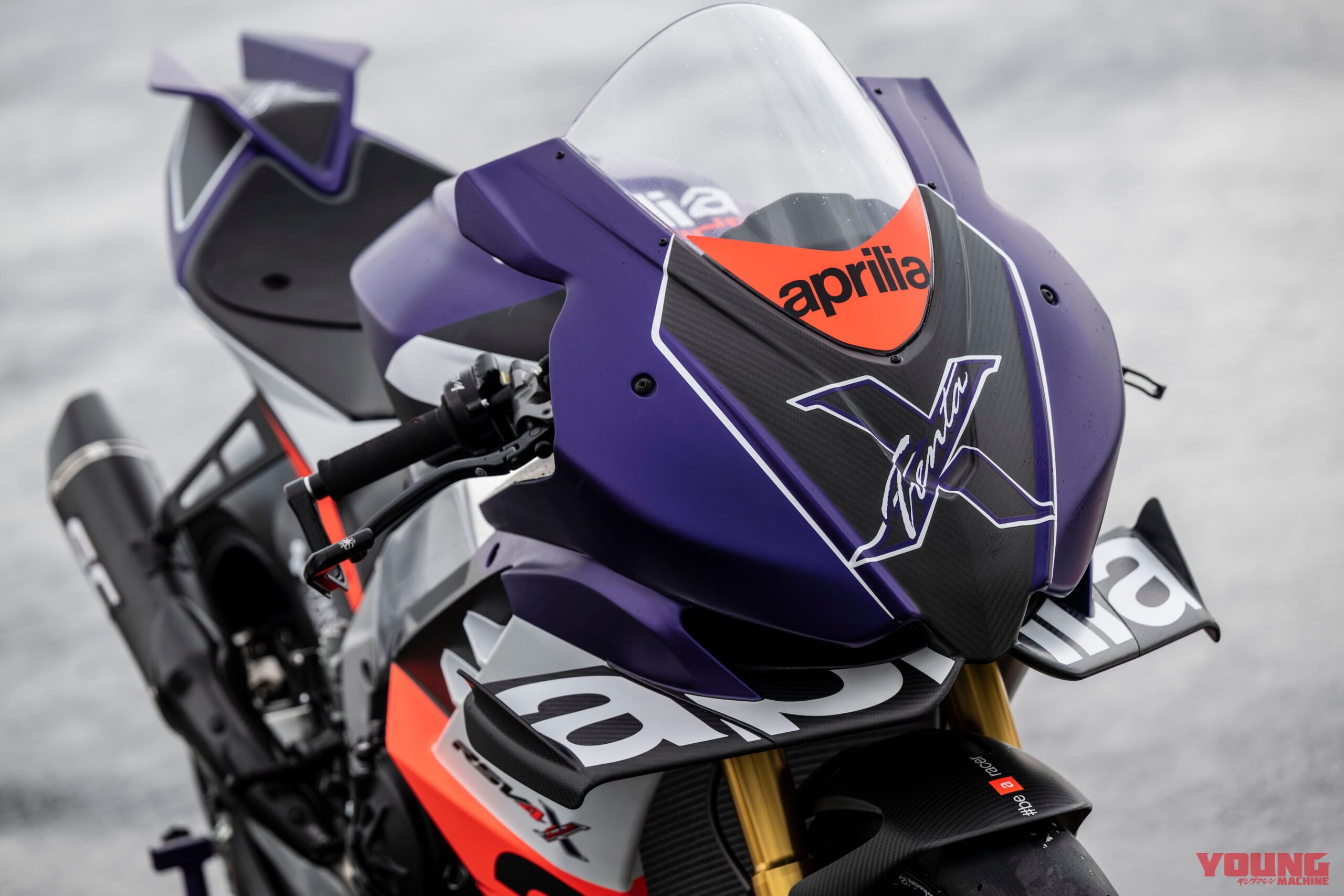 納車はアプリリアレーシングで?! 「RSV4 XTRENTA」は230ps/166kgでリヤウイングや“スプーン”も装備