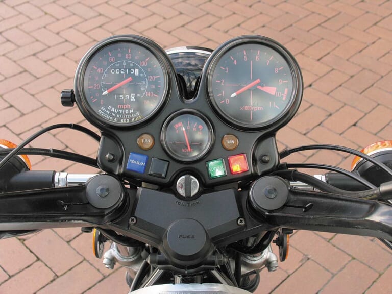 ホンダ CBX|量産二輪初の”24バルブ インライン6”:ホンダCBX【あの素晴らしい名車をもう一度】