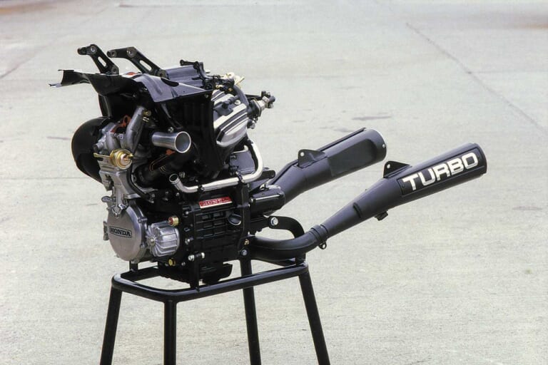 ホンダ CX500ターボ|エンジン|「2輪ターボ車第1号! 」1980年代”ターボ戦国時代”の幕開け:ホンダCX500ターボ【あの素晴らしい名車をもう一度】