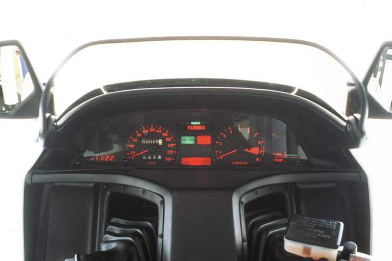 ホンダ CX500ターボ|メーター|「2輪ターボ車第1号! 」1980年代”ターボ戦国時代”の幕開け:ホンダCX500ターボ【あの素晴らしい名車をもう一度】