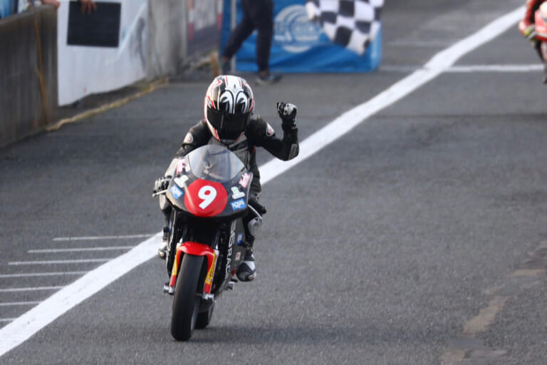 富樫虎太郎|56レーシング|関東ロードミニ選手権|小学5年生の快挙! 関東ロードミニ選手権で、56レーシングの富樫虎太郎選手がチャンピオンを獲得