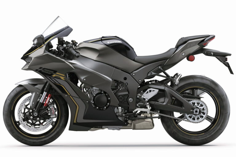 カワサキ|ニンジャZX-10R|北米仕様|2023年モデル|新型「ニンジャZX-10RR」は可変ファンネルを搭載していた! 高回転域で吸気管長を短くするレーシングパーツ