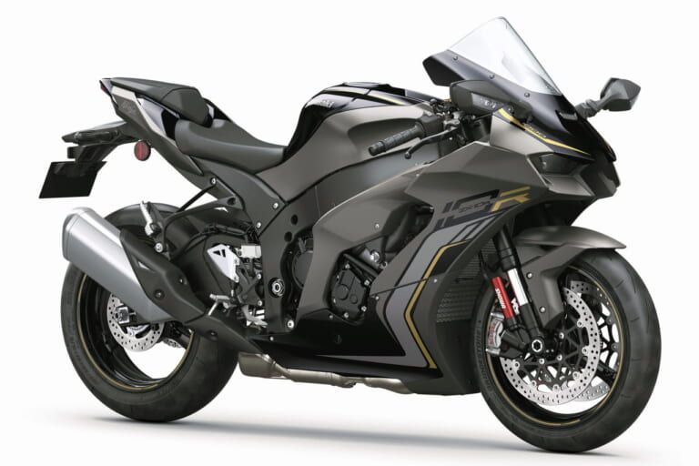 カワサキ|ニンジャZX-10R|北米仕様|2023年モデル|新型「ニンジャZX-10RR」は可変ファンネルを搭載していた! 高回転域で吸気管長を短くするレーシングパーツ