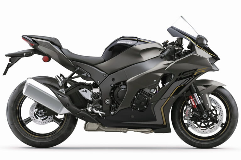 カワサキ|ニンジャZX-10R|北米仕様|2023年モデル|新型「ニンジャZX-10RR」は可変ファンネルを搭載していた! 高回転域で吸気管長を短くするレーシングパーツ