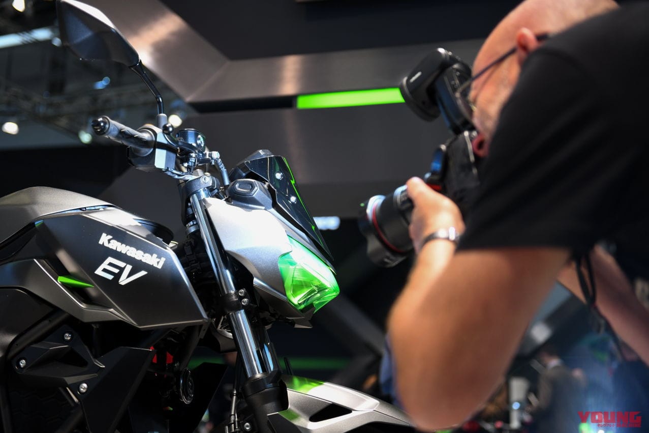 Kawasaki unveils EV production prototype at Intermot|カワサキがインターモトで新型電動バイクの生産プロトタイプを公開