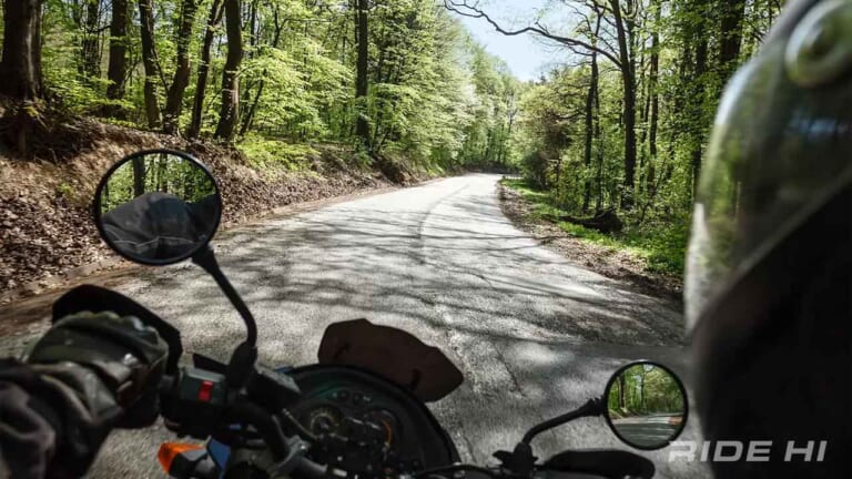グリップする路面と滑りやすい路面（31ページ目）