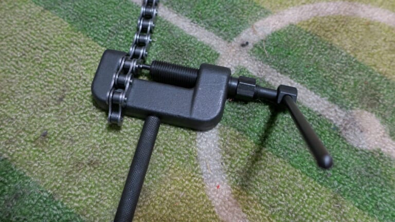 自作モペット製作記|チェーン調整|中国製エンジンでママチャリをオートバイに! 2本チェーンは外観がシュールすぎ?〈自作モペット製作記 #7〉