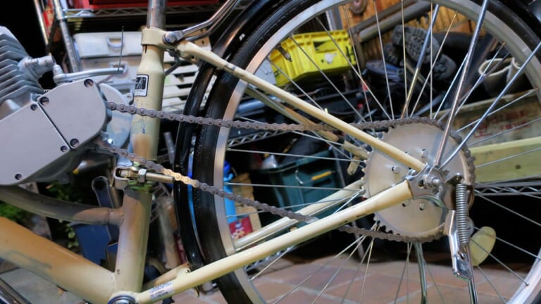 自作モペット製作記|中国製エンジンでママチャリをオートバイに! 2本チェーンは外観がシュールすぎ?〈自作モペット製作記 #7〉