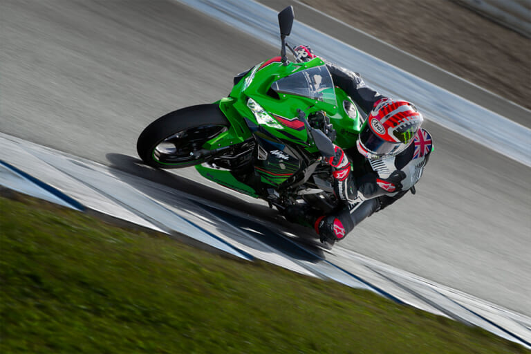 ZX-25RR登場!! カワサキ新型「ニンジャZX-25R／RR」はメーター変更