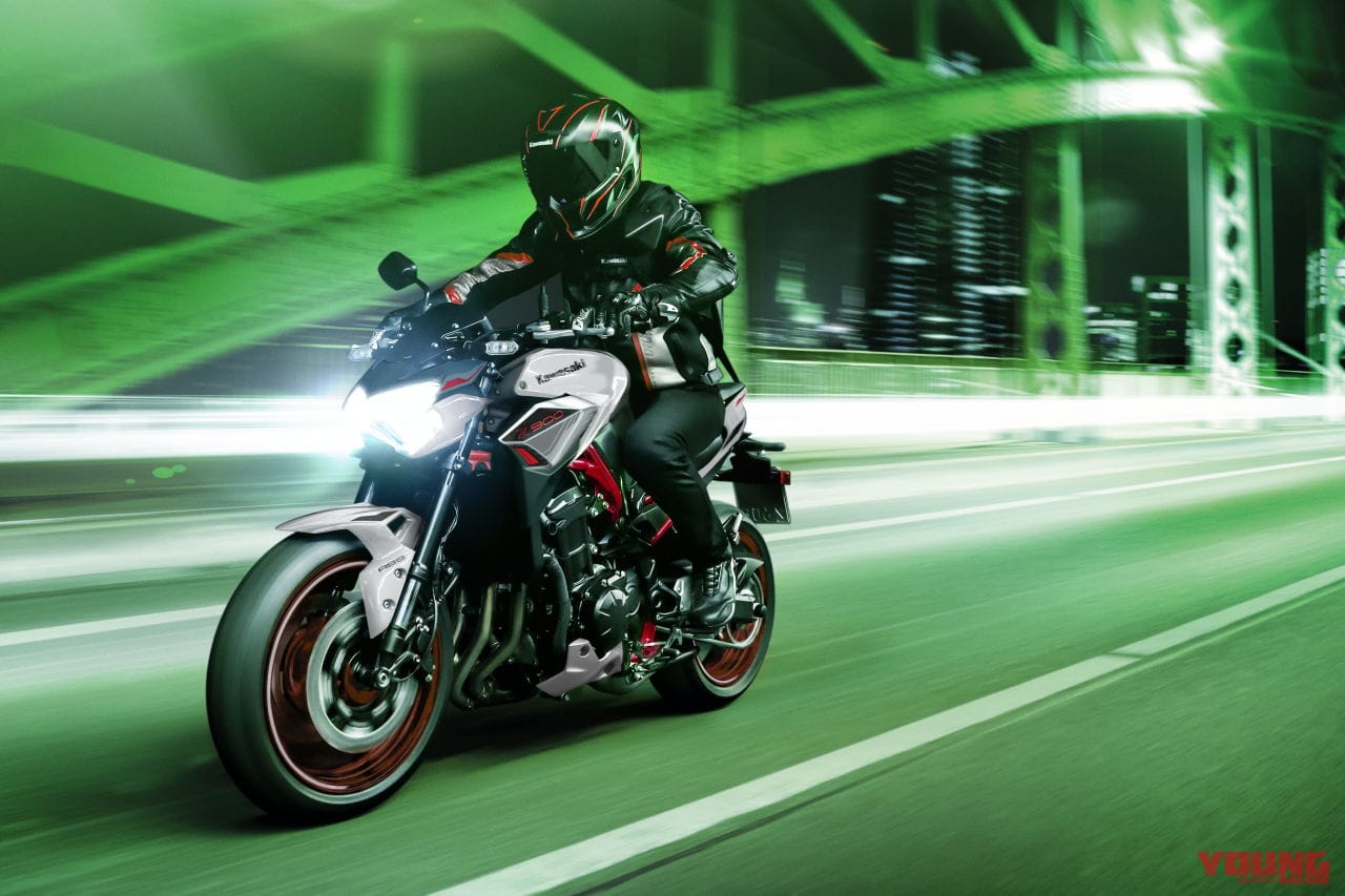 カワサキ|Z900|2023年モデル|カワサキ「Z900」がカラーチェンジ! 赤いフレーム&ホイールに新グラフィックの銀×灰