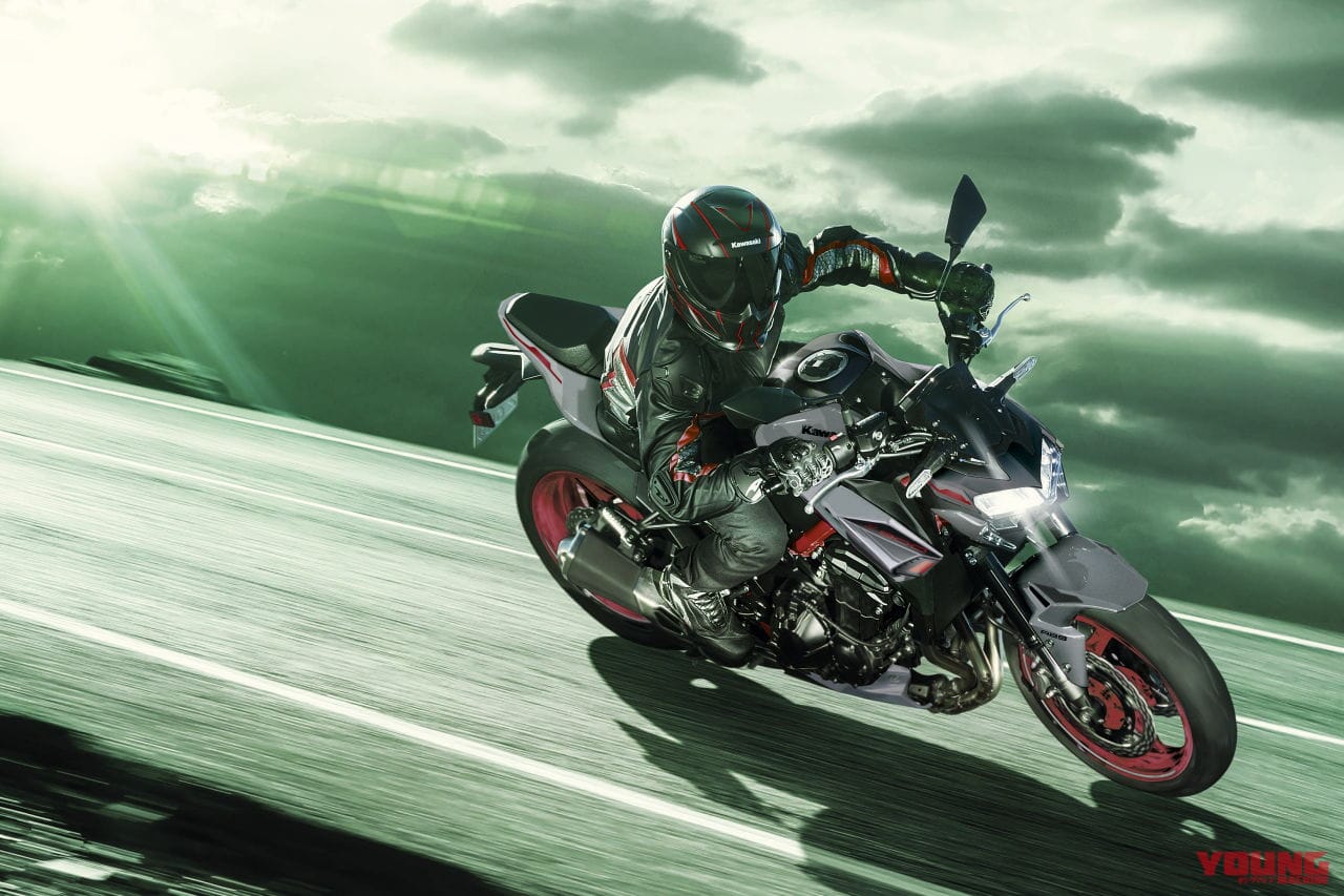 カワサキ|Z900|2023年モデル|カワサキ「Z900」がカラーチェンジ! 赤いフレーム&ホイールに新グラフィックの銀×灰