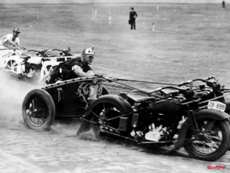 マッドマックスかベン・ハーか!? バイクで戦車を引く「モーターサイクルチャリオットレース」の世紀末感が半端ない（27ページ目）