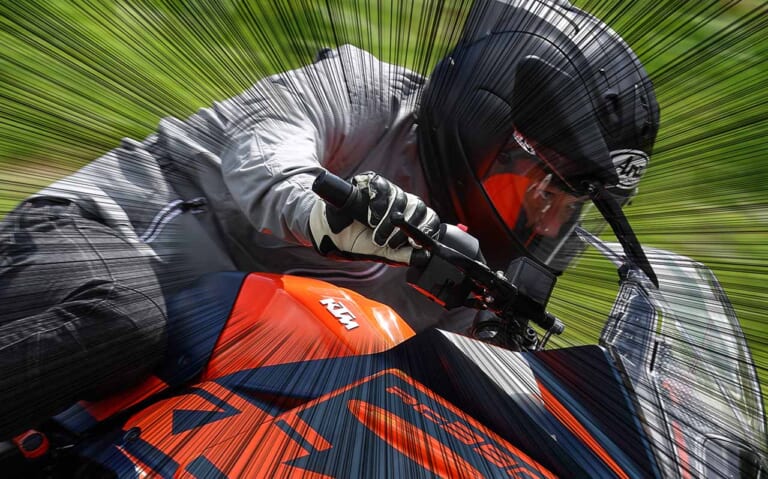 Q26：アクセルワークが苦手…。スムーズに操作するには?【30秒でわかる! バイクの疑問】