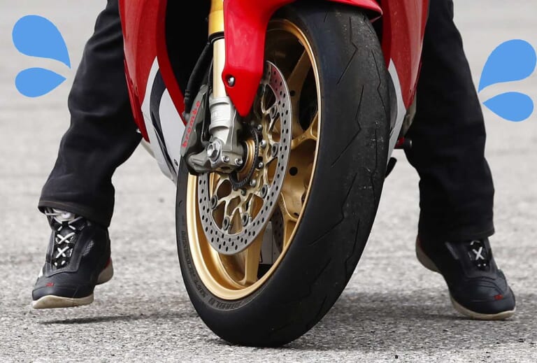 Q36：左足? 右足? 両足?? 停車時の足ってどうしたらいいか教えて!【30秒でわかる! バイクの疑問】（25ページ目）