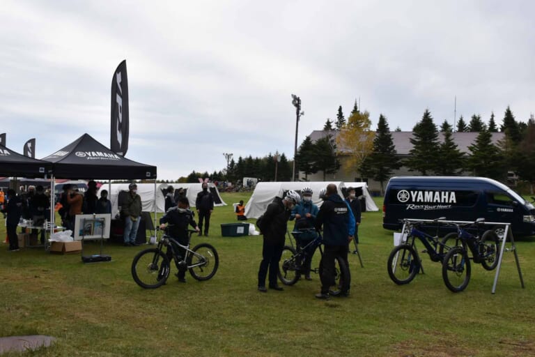 ヤマハモーターサイクルデー2022|2台のヤマハが初公開! YZF-R7 SPにTW200のハイブリッド3駆が登場だ