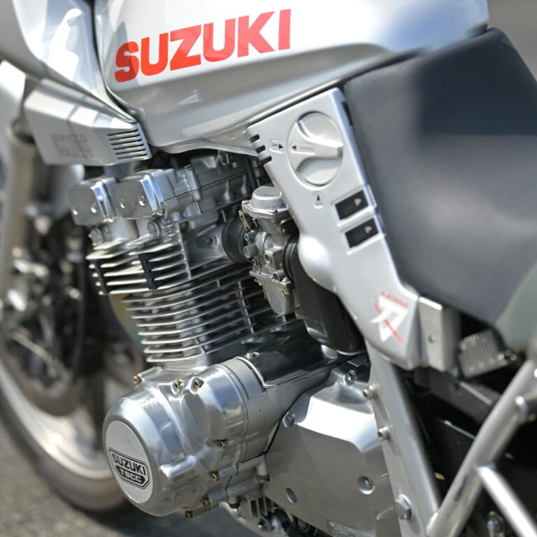 SUZUKI GSX1100S KATANA|丸山浩の絶版バイク試乗フォト RZ350/GSX1100Sカタナ/CB750フォア【絶版バイクの最新事情】