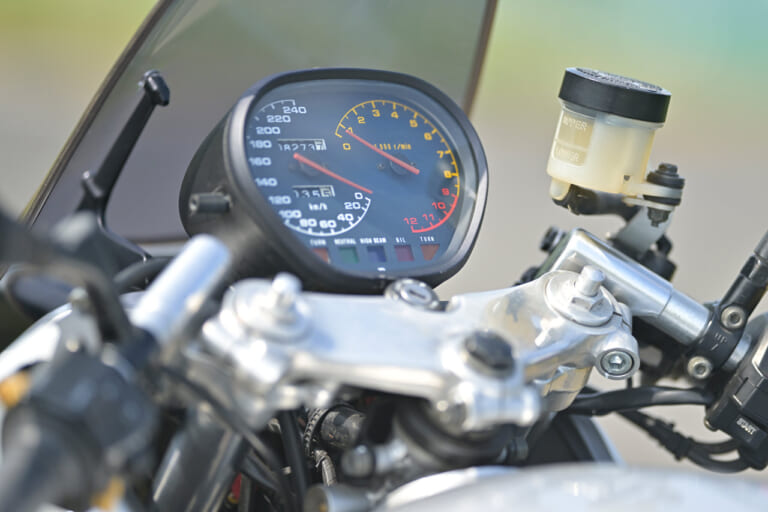 SUZUKI GSX1100S KATANA|丸山浩の絶版バイク試乗フォト RZ350/GSX1100Sカタナ/CB750フォア【絶版バイクの最新事情】