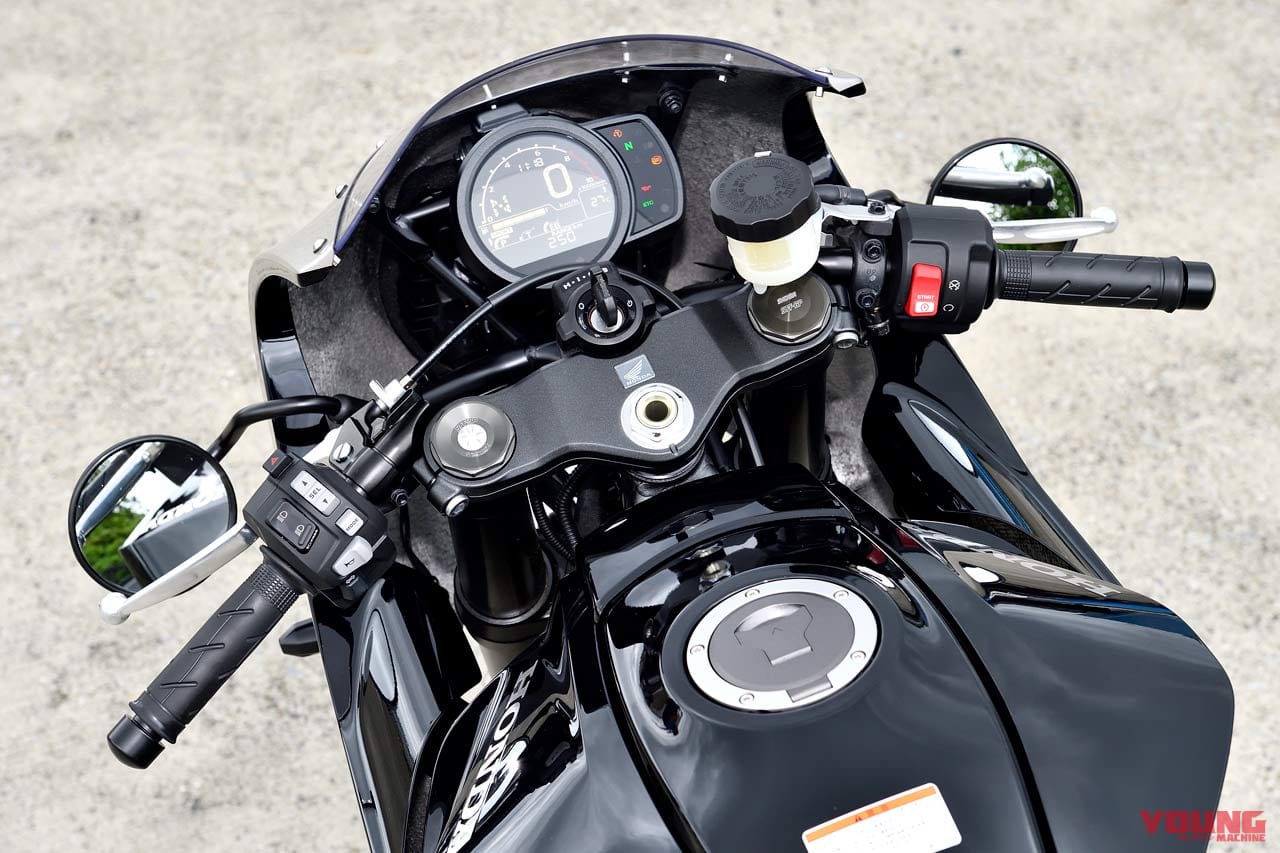 |ホンダ ホーク11:最新国産大型ネオクラ比較試乗インプレ【ホンダ流のネオクラはカフェレーサー! 味わいを技術で再現】