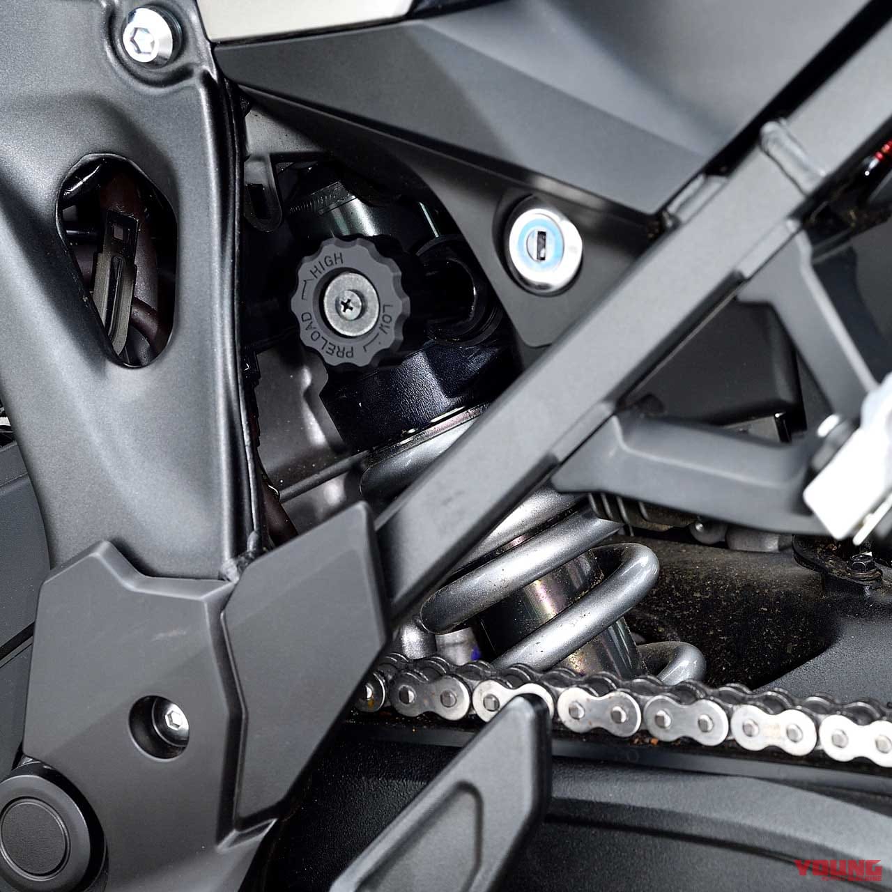 |ホンダ ホーク11:最新国産大型ネオクラ比較試乗インプレ【ホンダ流のネオクラはカフェレーサー! 味わいを技術で再現】