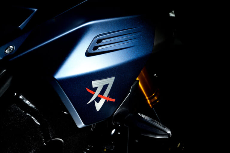 SUZUKI KATANA|スズキKATANA:最新国産大型ネオクラ比較試乗インプレ【異形から伝説へ。その歴史は繰り返すのか?】
