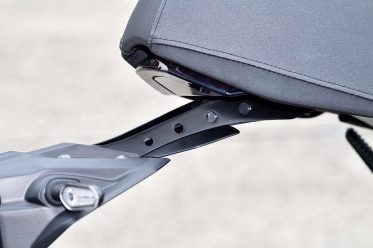 YAMAHA XSR900|ヤマハXSR900:最新国産大型ネオクラ比較試乗インプレ【これがヤマハ流ネオクラシックの回答だ!】