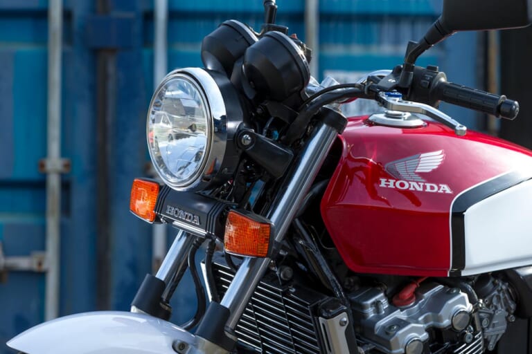 CB400SF|ドレミコレクション|ヘッドライトまわり|オリジナルCBXはいまや800万円級も…そこでレトロフィットという選択〈ベースはCB400SF!〉