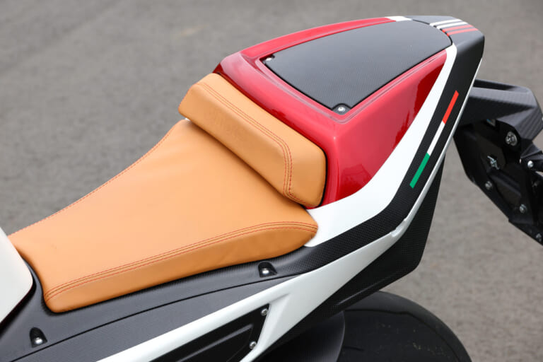 ビモータ KB4|シート|ビモータ KB4 試乗インプレッション【軽さ! 短さ! が様々なメリットに直結!】