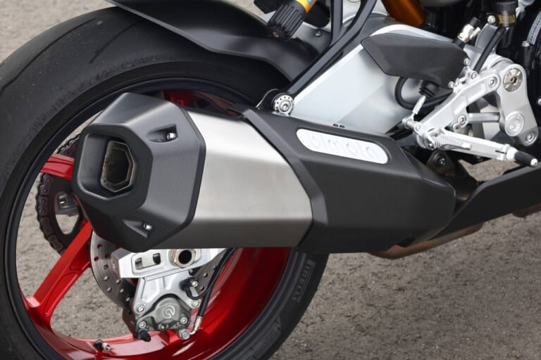 ビモータ KB4|マフラー|ビモータ KB4 試乗インプレッション【軽さ! 短さ! が様々なメリットに直結!】