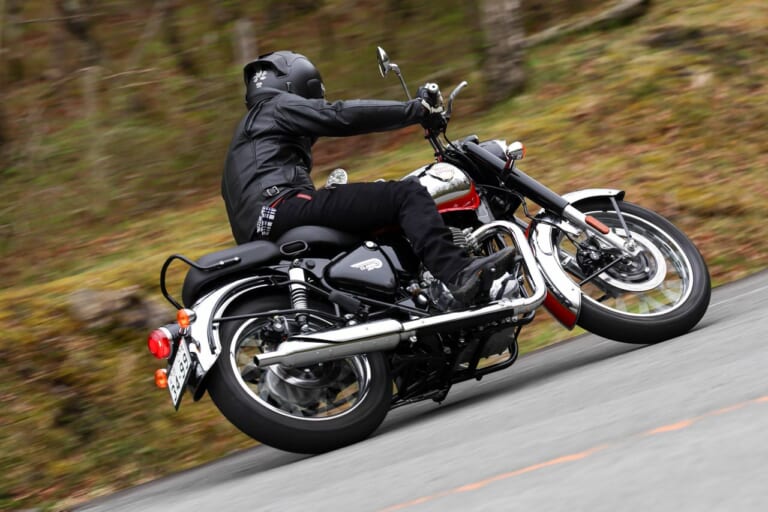 コーナー立ち上がりのイメージ|Q26:アクセルワークが苦手…。スムーズに操作するには?【30秒でわかる! バイクの疑問】