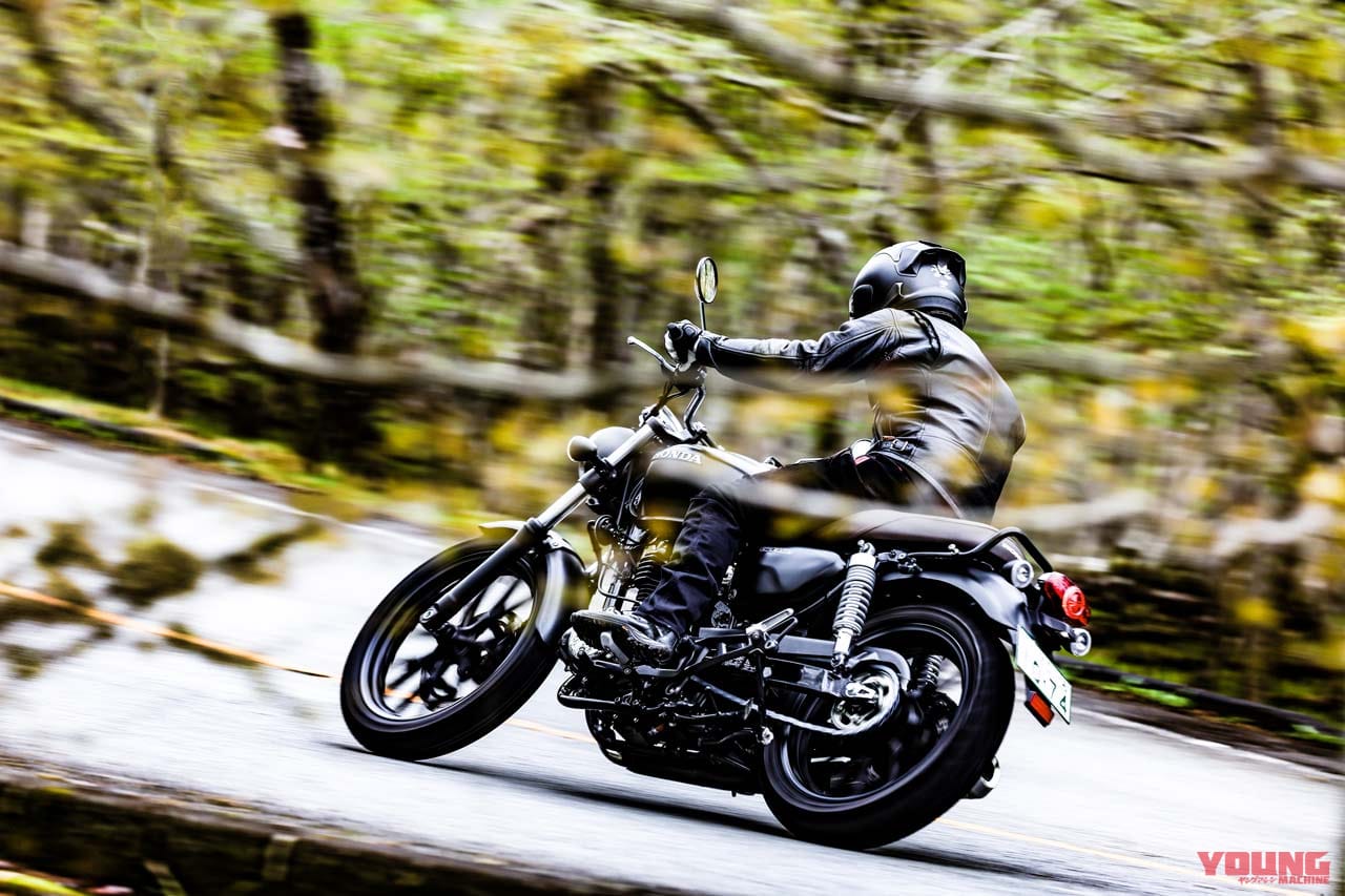 旋回中のイメージ|Q34:「トラクションをかける」ってどうやる? 何のため??【30秒でわかる! バイクの疑問】