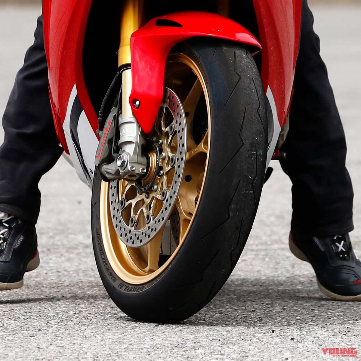 足着きイメージ|Q36:左足? 右足? 両足?? 停車時の足ってどうしたらいいか教えて!【30秒でわかる! バイクの疑問】