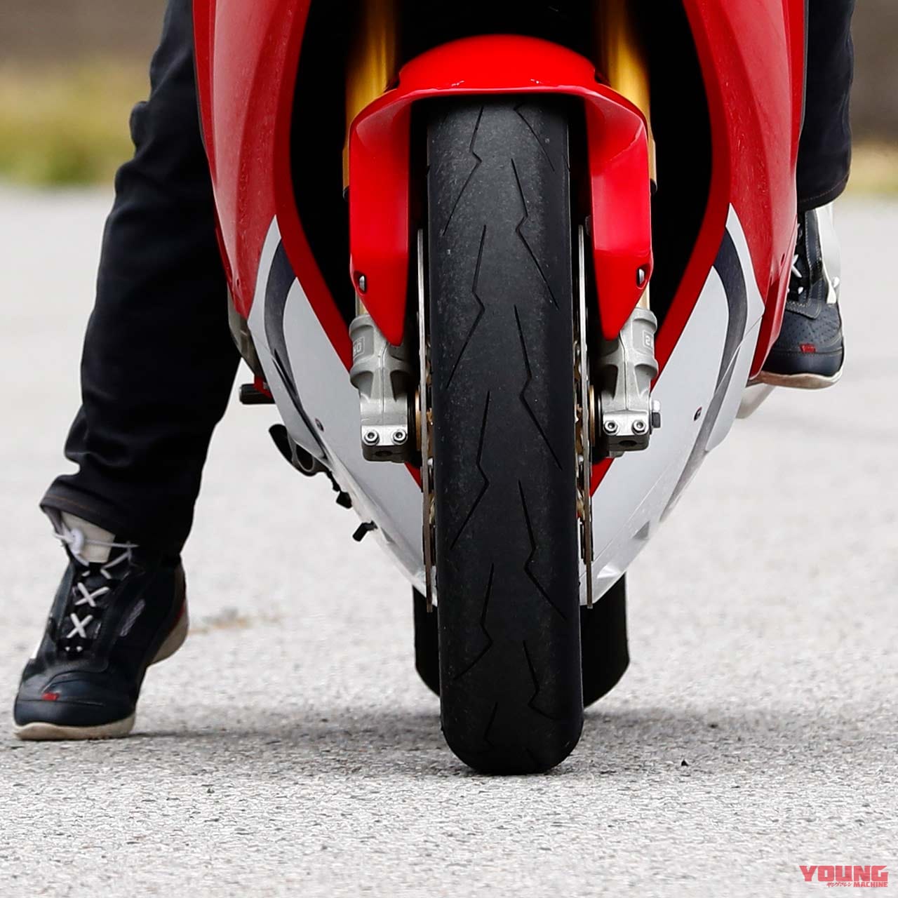 |Q36:左足? 右足? 両足?? 停車時の足ってどうしたらいいか教えて!【30秒でわかる! バイクの疑問】