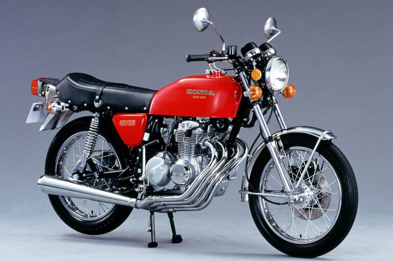 ’75 HONDA CB400Four|なぜ46馬力の“旧式”が最強レプリカに勝てたのか? ゼファーが証明した、日本の公道で最も「気持ちいい」バイクの正体【400ccの歴史:1970~1980年代】