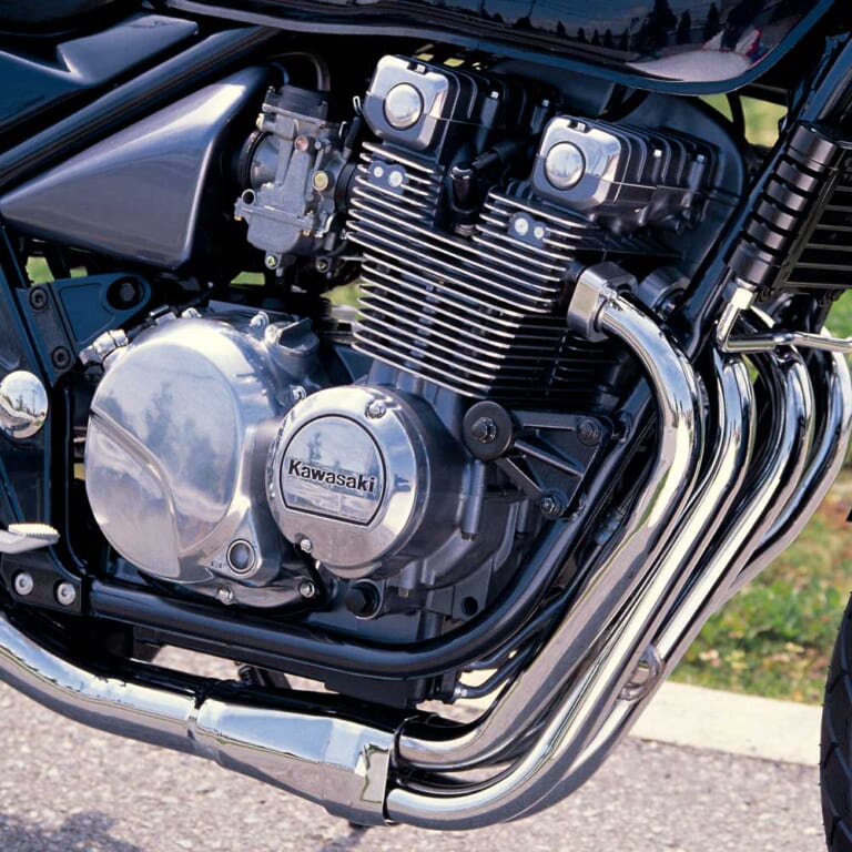 KAWASAKI ZEPHYR|エンジン|なぜ46馬力の“旧式”が最強レプリカに勝てたのか? ゼファーが証明した、日本の公道で最も「気持ちいい」バイクの正体【400ccの歴史:1970~1980年代】