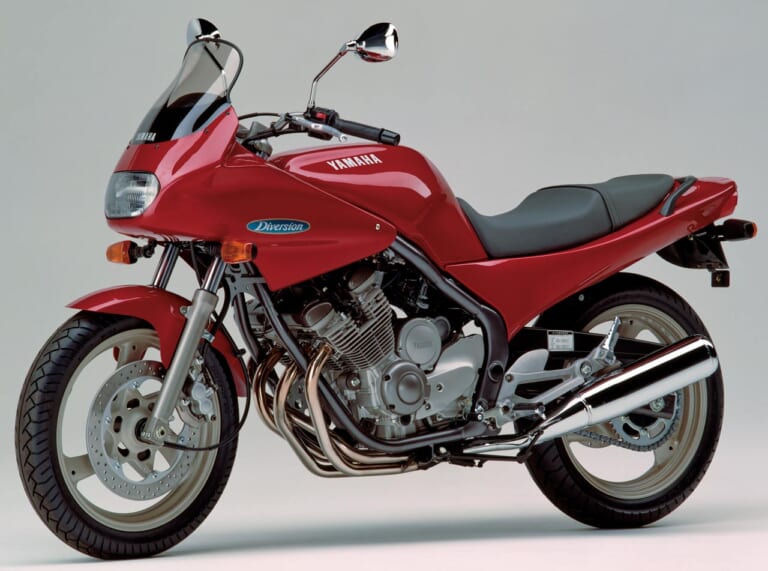 YAMAHA DIVERSION400|「速さ」の次は「個性」だった。ゼファーの影で牙を研いだ、美しき400ccネイキッドたちの逆襲【400ccバイクの歴史:1980年代〜1990年前後】