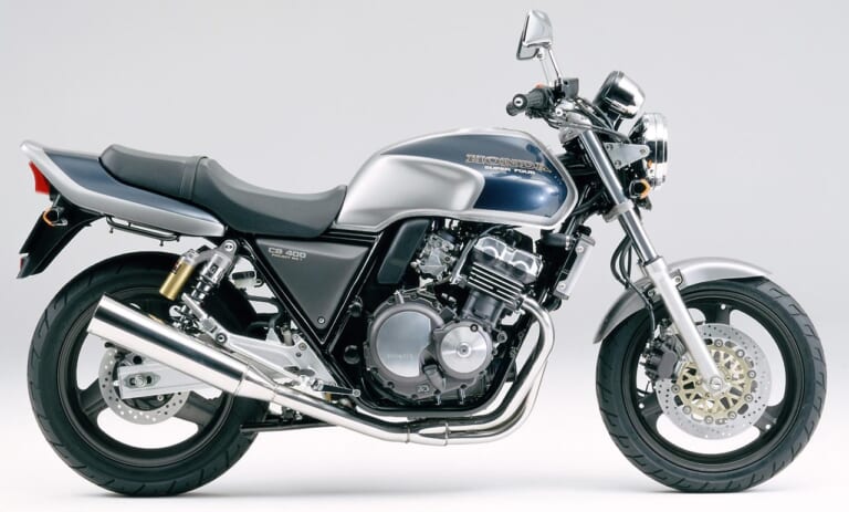 HONDA CB400 SUPER FOUR|王者ゼファーが震えた「本気」の反撃。CB400SF誕生と、400直4勢が繰り広げた空前のネイキッド大戦【400ccバイクの歴史:1990年代前半】