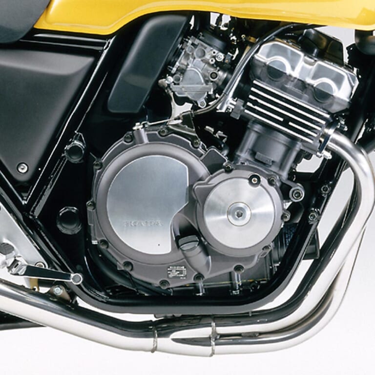HONDA CB400 SUPER FOUR|エンジン|王者ゼファーが震えた「本気」の反撃。CB400SF誕生と、400直4勢が繰り広げた空前のネイキッド大戦【400ccバイクの歴史:1990年代前半】