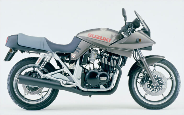 ’92 GX400S KATANA|王者ゼファーが震えた「本気」の反撃。CB400SF誕生と、400直4勢が繰り広げた空前のネイキッド大戦【400ccバイクの歴史:1990年代前半】