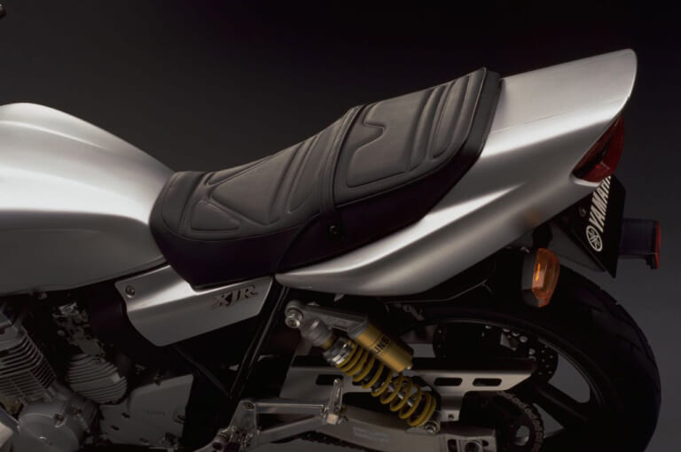 YAMAHA XJR400R|テールカウル|ゼファーか、XJRか、それともイナズマか。リッターバイクに負けない「本物」を追求した名車たちの群像劇【400ccバイクの歴史:1990年代後半~2000年代】