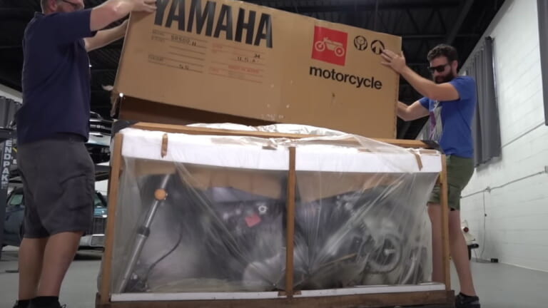 45年前のヤマハのバイクを“箱入り新車”のままゲット! 待っていたのは…キー紛失と鬼キック?!