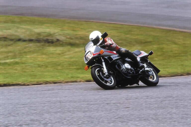 スズキ XN85|「実は油冷の元祖?!」スズキ流ターボバイクは当時最先端の装備も搭載:1982 スズキXN85【あの素晴らしい名車をもう一度】