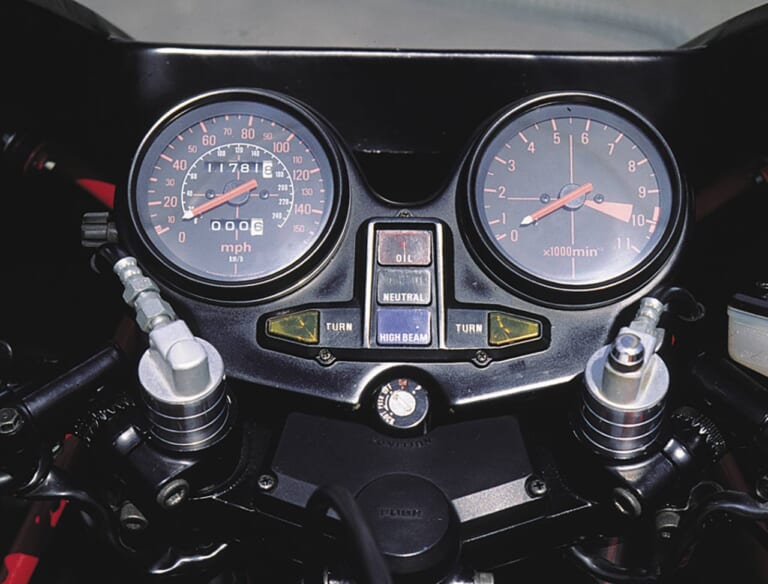 ホンダ CB1100R RB|メーター|「最速バイク戦国時代の幕開け」“R”を冠した市販車レーサー:1983 ホンダCB1100R【あの素晴らしい名車をもう一度】