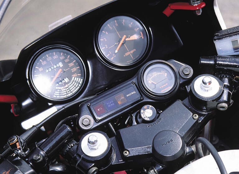 ホンダ CB1100R RC|メーター|「最速バイク戦国時代の幕開け」“R”を冠した市販車レーサー:1983 ホンダCB1100R【あの素晴らしい名車をもう一度】
