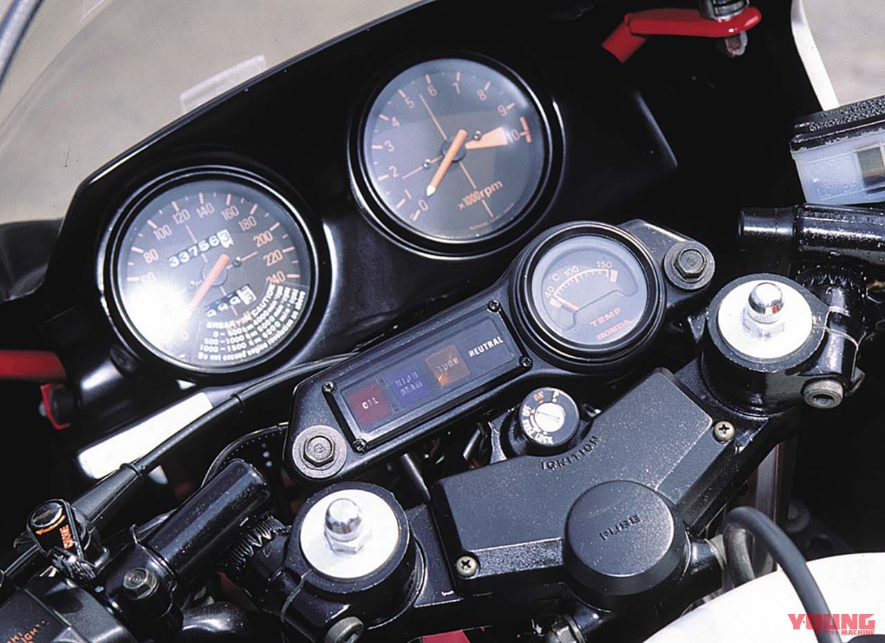 83-]ホンダ CB1100R[RD]：威信をかけ叩き出した最高速度は221km/h!【青春名車オールスターズ】│WEBヤングマシン｜新車バイクニュース