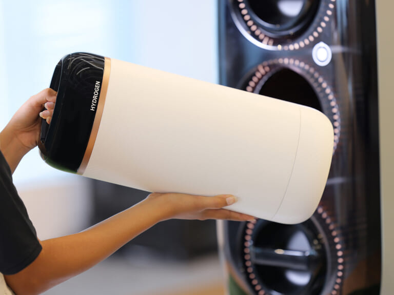 カワサキ|EICMA|水素エンジン||【続・カワサキ無双】パニアに水素、積んじゃうぜぇ〜! ミラノショーで水素エンジン車のイメージイラストを公開、2030年代初頭の実用化を目指す