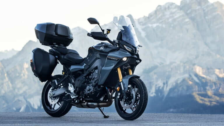 ヤマハ|トレーサー9 GT+|欧州仕様|2023年モデル|ヤマハ新型「トレーサー9GT+」登場! レーダー連動ブレーキ制御って?! 前車追従クルコン、7インチメーターも新装備【欧州】