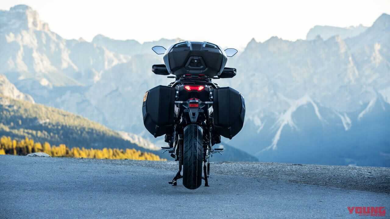 |ヤマハ新型「トレーサー9GT+」登場! レーダー連動ブレーキ制御って?! 前車追従クルコン、7インチメーターも新装備【欧州】