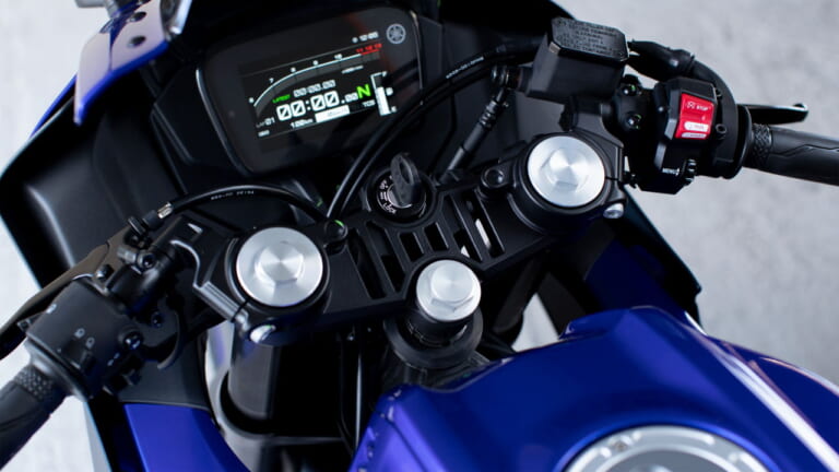 ヤマハ|R125|YZF-R125|欧州仕様|2023年モデル|ヤマハ新型「R125(YZF-R125)」登場! R7顔でトラコン、スマホ連動カラーメーターを装備【欧州】