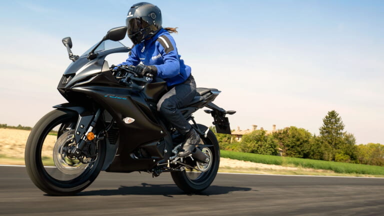 ヤマハ|R125|YZF-R125|欧州仕様|2023年モデル|ヤマハ新型「R125(YZF-R125)」登場! R7顔でトラコン、スマホ連動カラーメーターを装備【欧州】