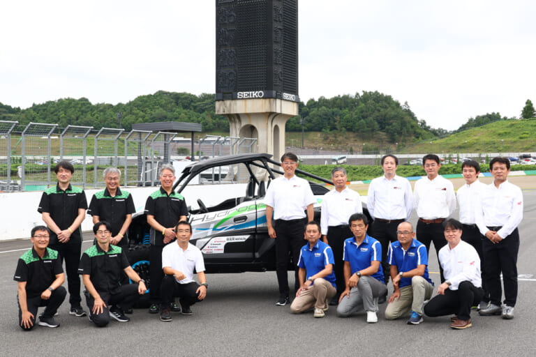 カワサキ|EICMA|水素エンジン||【続・カワサキ無双】パニアに水素、積んじゃうぜぇ〜! ミラノショーで水素エンジン車のイメージイラストを公開、2030年代初頭の実用化を目指す
